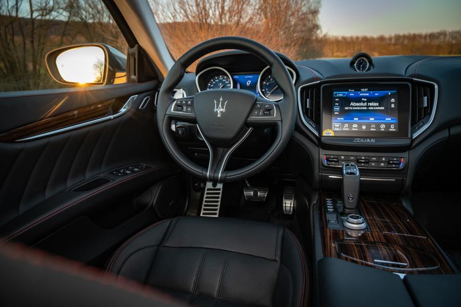 Торпедо Maserati Ghibli GranSport 2017 года  (фото 11 из 18)